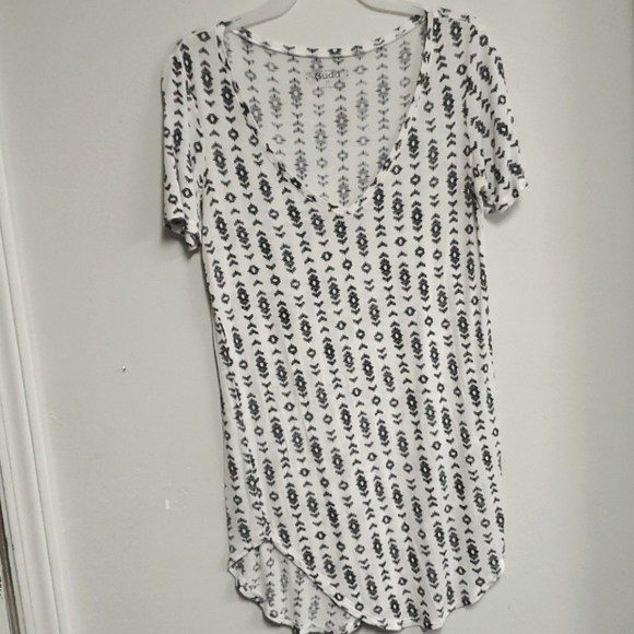 Mudd Tops - Black and white dress tee